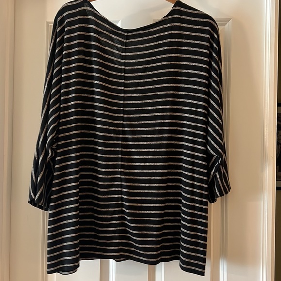 J Jill Large Black and Silver top. - Picture 5 of 5